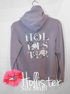Hollister Butterfly & Daisy Graphic Hoodie - Dusty Lavender
Size Small